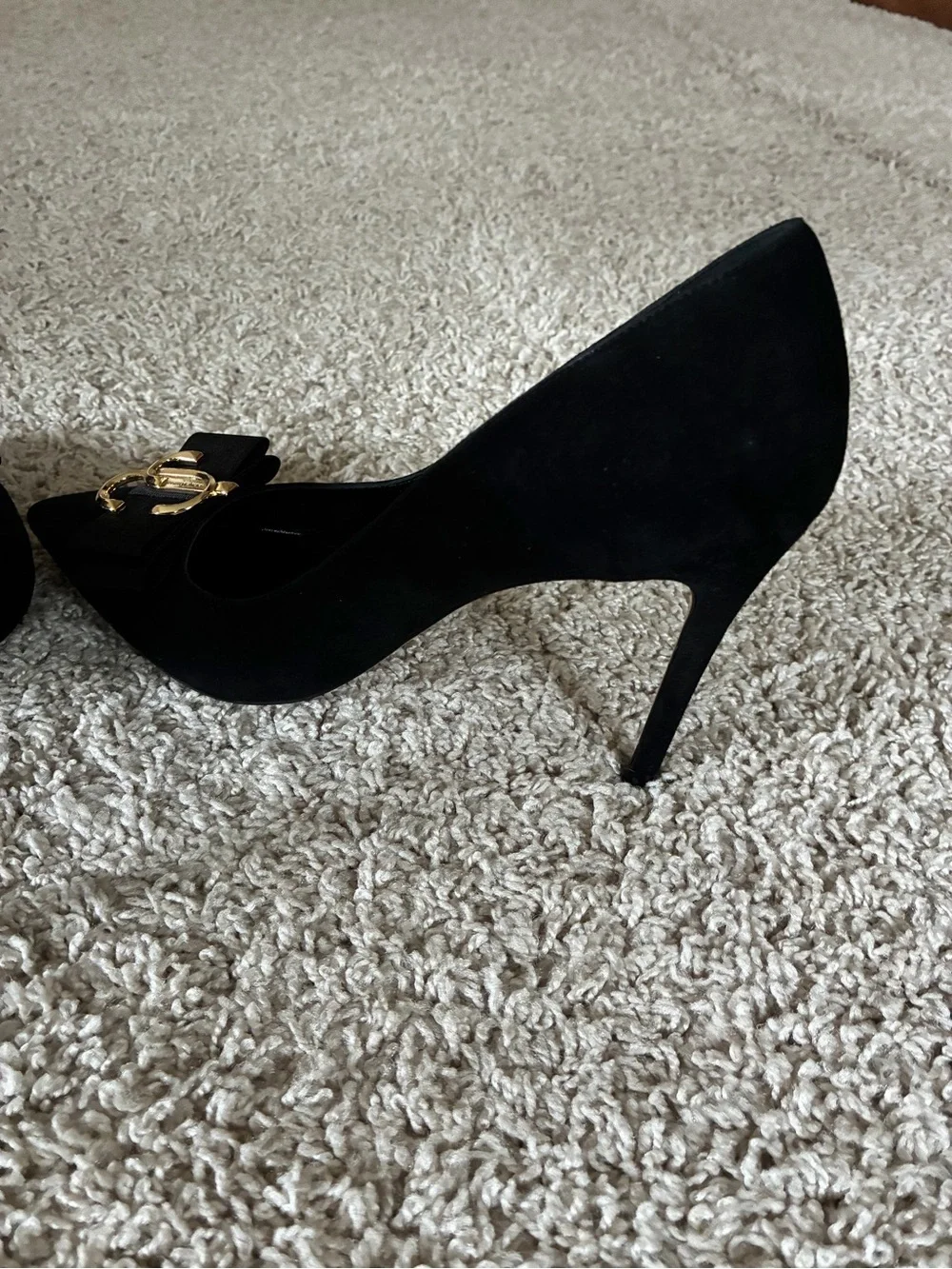 Jimmy Choo Black Pointed Toe Bow Pumps with Gold CC Emblem - Picture 7 of 12